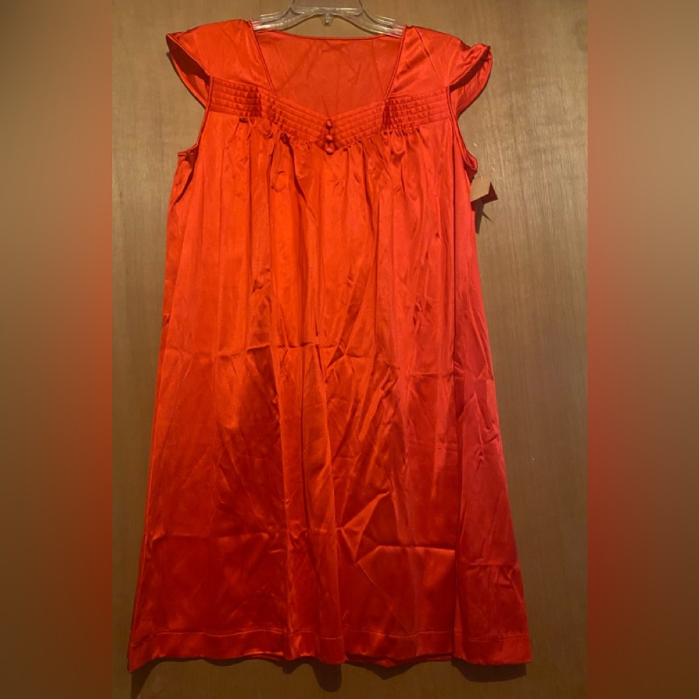 Vintage Short Satin Nightgown - New with tags - Size Medium